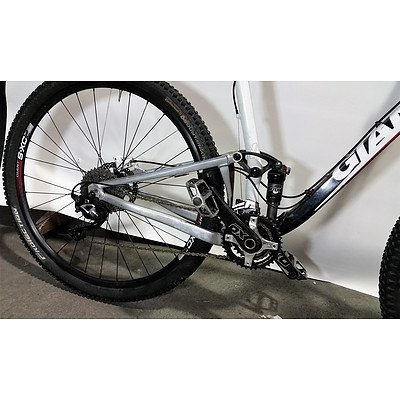 Giant Aluxx SL Fluidform 20-Speed Mountain Bike