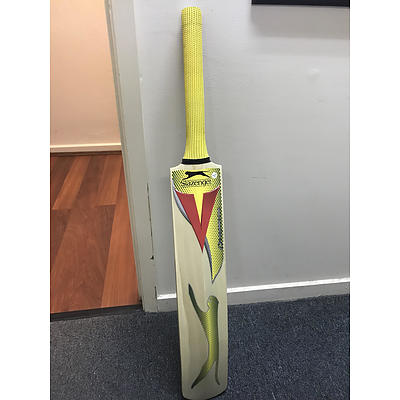 Brand new Grade A Slazenger Ozblade cricket bat