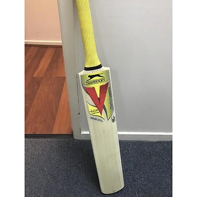 Brand new Grade A Slazenger Ozblade cricket bat