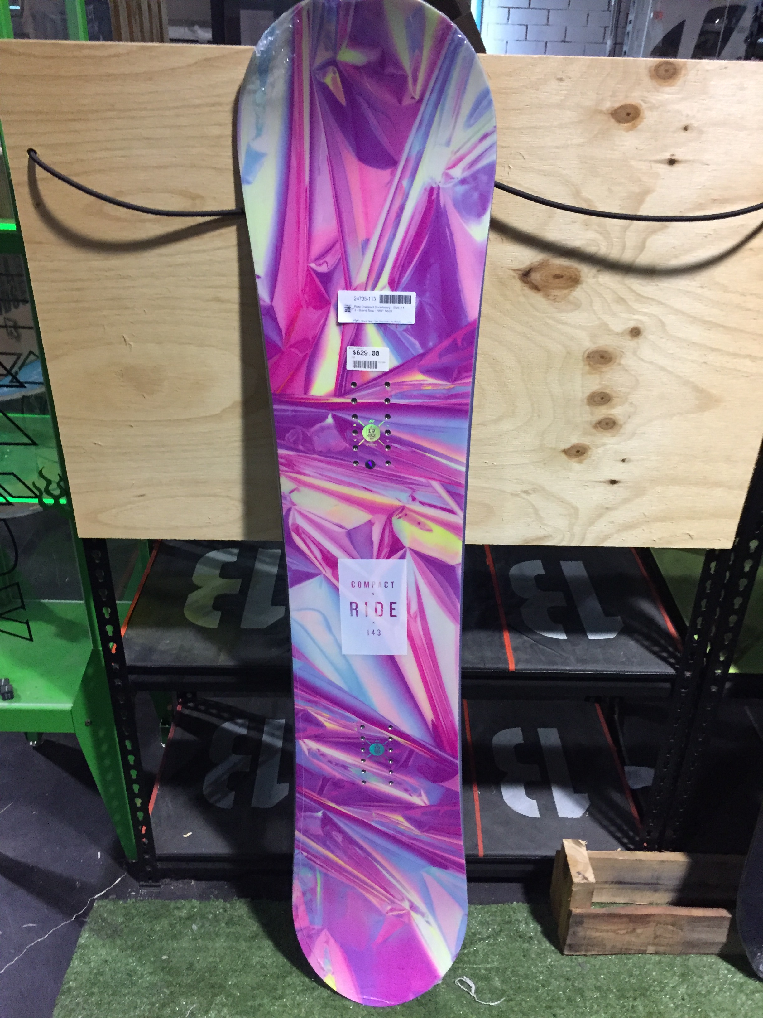 ride 2017 compact snowboard Ride Compact Snowboard Size: 143 - Lot 903705