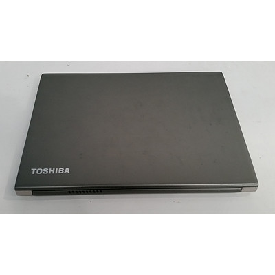 Toshiba Portege Z30-B 13-Inch Core i5 Laptop w/ Docking Station