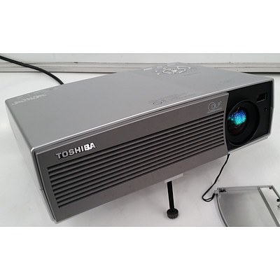 Toshiba TDP-TW100 XGA DLP Projector