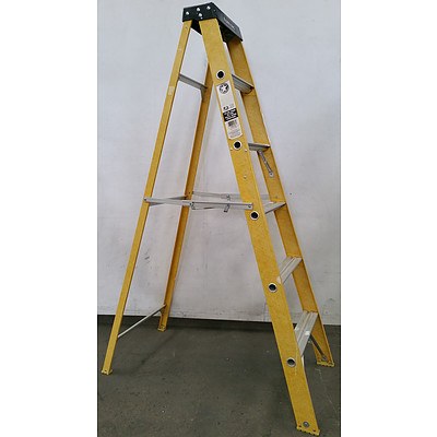 Geelong  1.80 Meter Fiberglass Safety Step Ladder