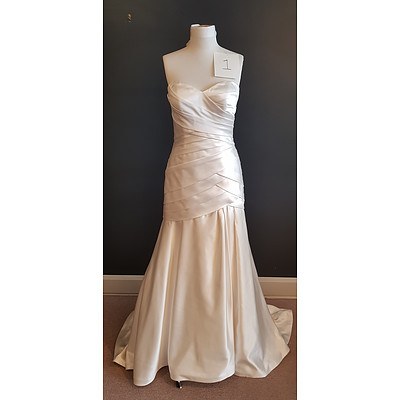 Stella Yorke Designer Wedding Dress - Size 16