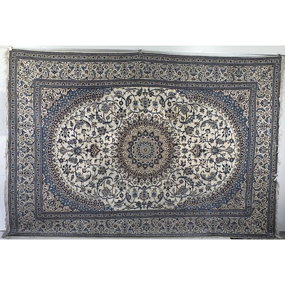 Impressive Persian Isfahan Hand Knotted Wool Pile Carpet