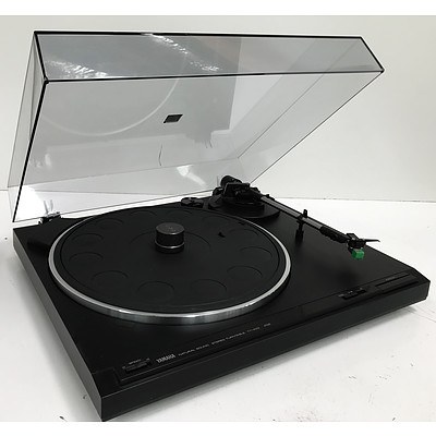 Yamaha TT-400 Natural Sound Stereo Turntable