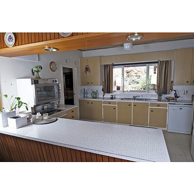 Entire Miscellaneous Contents from the Kitchen Cupboards, Drawers, Benchtop Etc