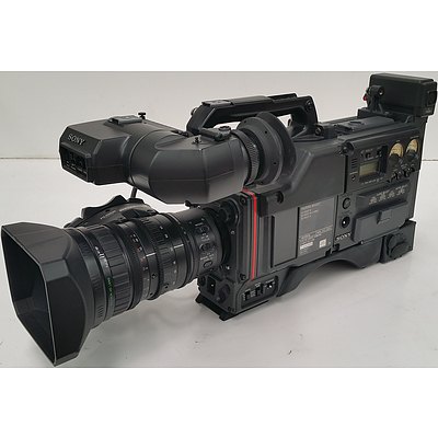 Sony DXC-325P Hi8 3CCCD Video Cassette Recorder and Road Case