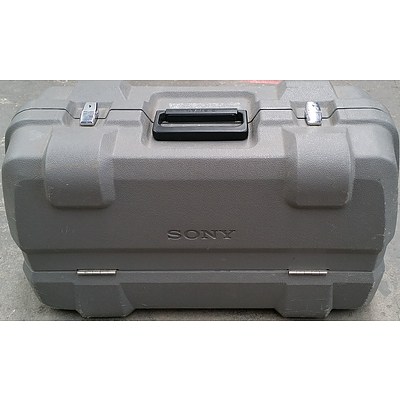 Sony DXC-325P Hi8 3CCCD Video Cassette Recorder and Road Case