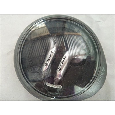 SONY sports walkman (cassette radio) with SONY ear buds in separate case (MINT CONDITION & WORKING)