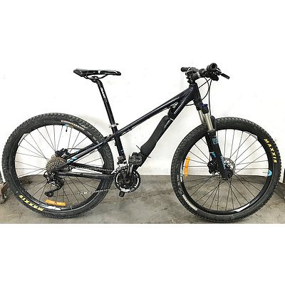 Giant Talon 30 Speed Mountain Bike