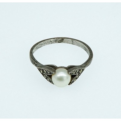 Sterling Silver Ring with Cultured Pearl and Marquisette