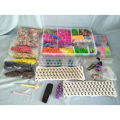 Loom band set: loom bands, boards, hooks and storage boxes