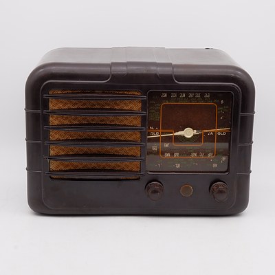 Bakelite Cased Valve Radio