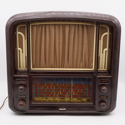 Bakelite Cased Airzone Radio Model 6552A Valve Radio