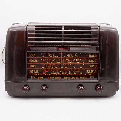 Bakelite Cased Kriesler Model 11-28 Valve Radio