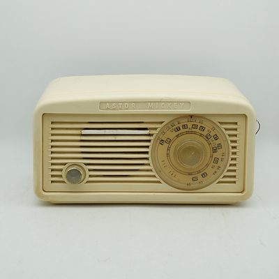 Bakelite Cased Astor Mickey Valve Radio
