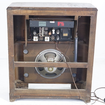 Peter Pan Upright Valve Radio