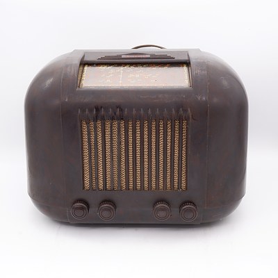 Bakelite Cased Kriesler Valve Radio