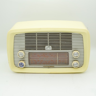 His Master's Voice Little Nipper Model 64-5 Valve Radio