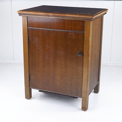 Vintage Sewing Table with Singer Sewing Machine ED732238