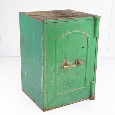 Antique Green Safe with Cotterill Lever Lock