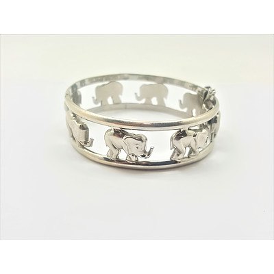 14ct White Gold Lined Bangle with Elephant Motif