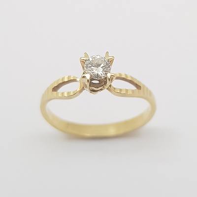 18ct Yellow Gold Diamond Solitaire Diamond Ring