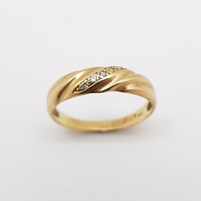 9ct Yellow Gold and Diamond Ring