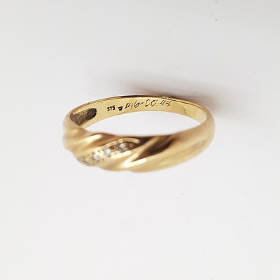 9ct Yellow Gold and Diamond Ring