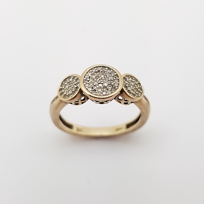 9ct Yellow Gold and Diamond Ring made by Michael Hill Jewellery