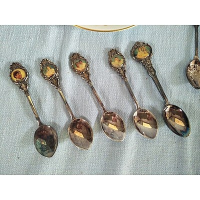 Assorted British Royal family memorabilia