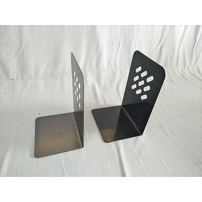 10 Metal Bookends