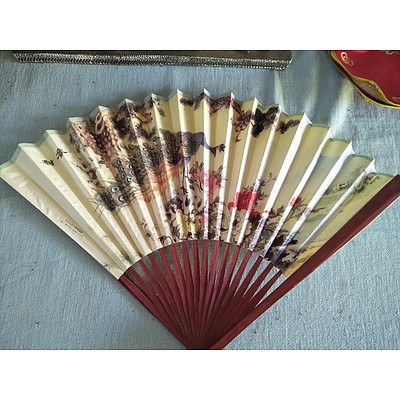 Assorted Oriental ornaments including wooden sculpture