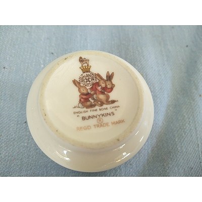 Assorted baby decor items