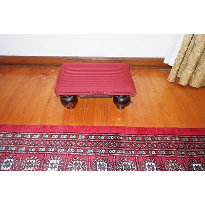 A Pair of Large Carved Edwardian Tasmanian Blackwood Drawing Room Chairs Circa 1910