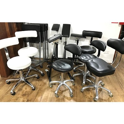 15 Chairs and 6 Leaning Pads