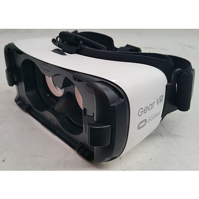 Samsung (SM-R322) Gear VR White Virtual Reality Headset