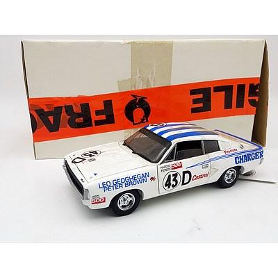Trax TX-034 Chrysler Valiant Charger Sedan 1:24 Scale
