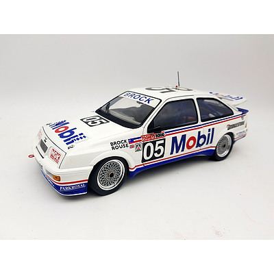 Minichamps 1989 Ford Sierra RS500 Peter Brock 1:18 Scale Model Car