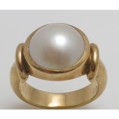 9ct Gold Mabe (Blister) Pearl Ring