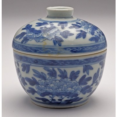 Chinese Blue and White Peony Pattern Tea Bowl and Cover, Late Qing