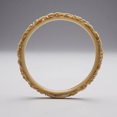 Chinese Carved Ivory Dragon Bangle, Early 20th Century