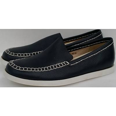 Hotdog Brand Men's Navy Blue Boat Shoes - Size 40 and Size 42 - Lot of 10 Pairs - Brand New