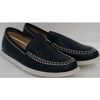 Hotdog Brand Men's Navy Blue Boat Shoes - Size 44 - Lot of 10 Pairs - Brand New