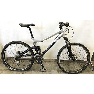 Giant Yukon 5x 27 Speed Mountain Bike