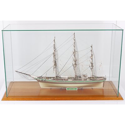 Cutty Shark Clipper Model Ship in Glass Case