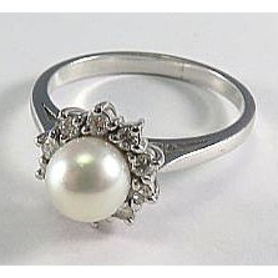 18ct White Gold Pearl & Diamond Ring