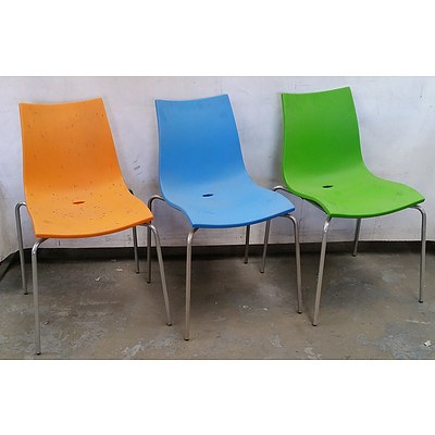 Six Heddy Plastic Coloured Chairs