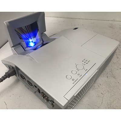 Hitachi CP-AW250N WXGA 3LCD Ultra Short Throw Projector